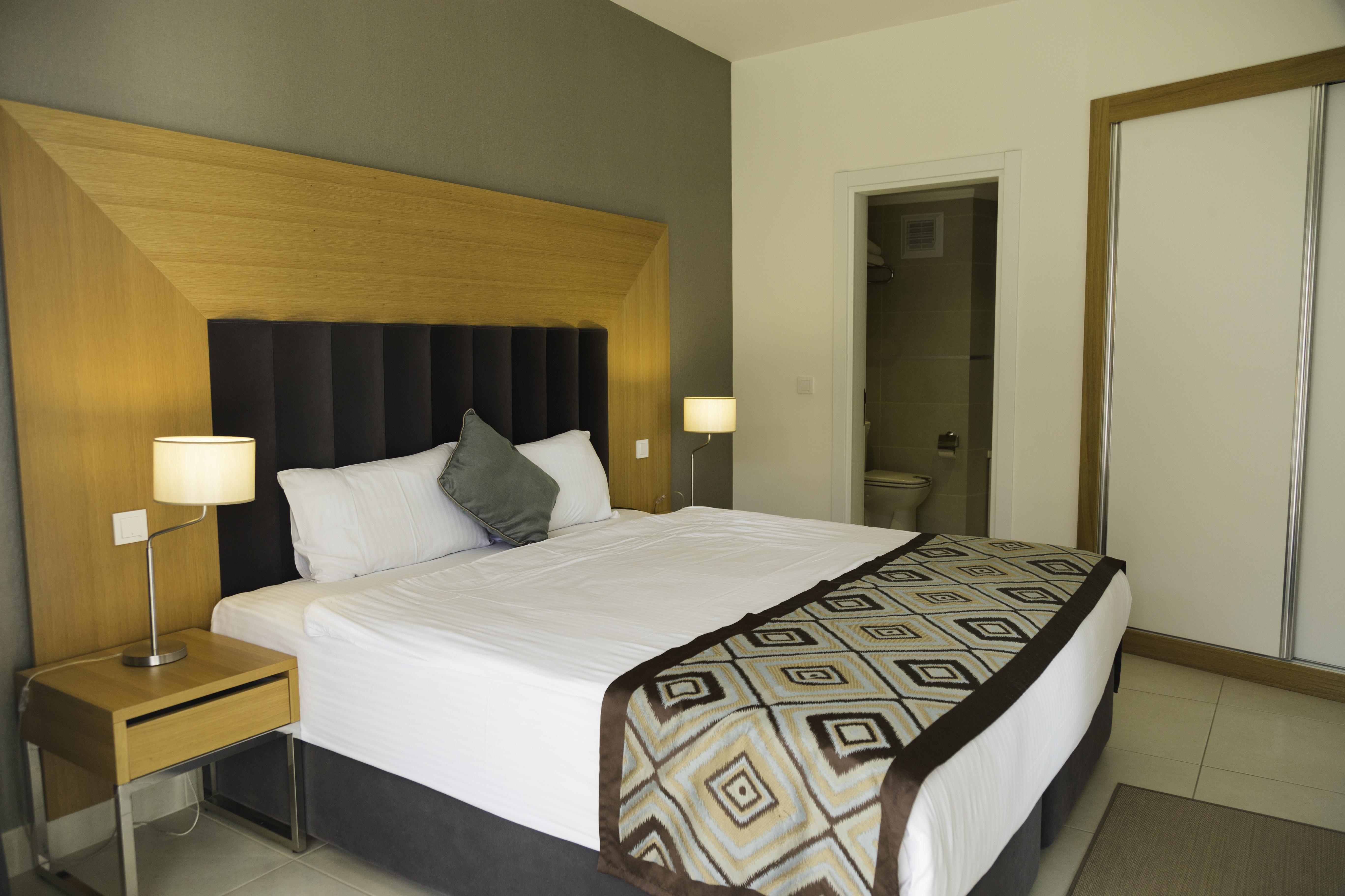 Ramada Resort Kusadasi & Golf Luaran gambar A bedroom at the hotel