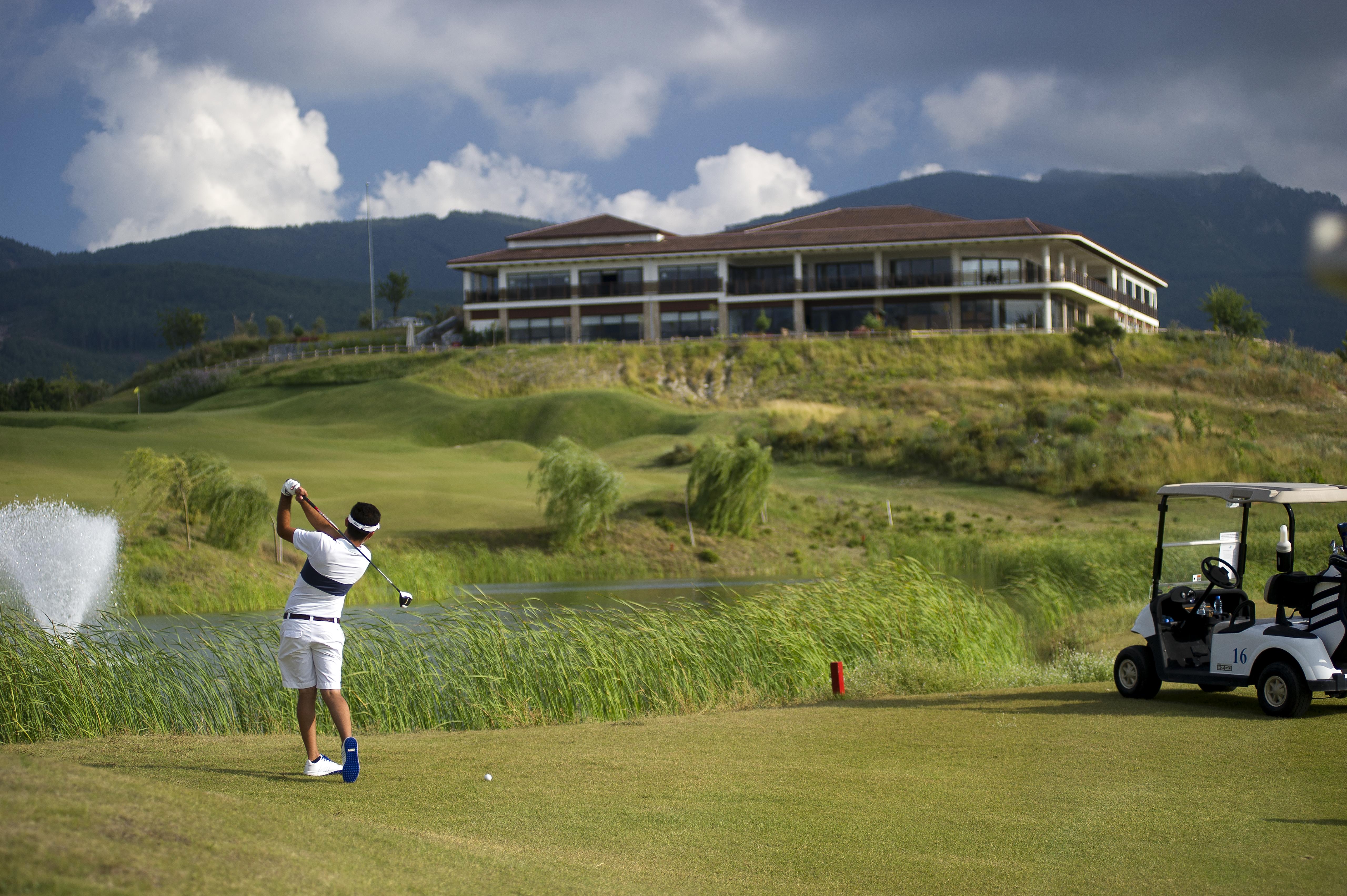 Ramada Resort Kusadasi & Golf Luaran gambar Golf course in Lima, Peru