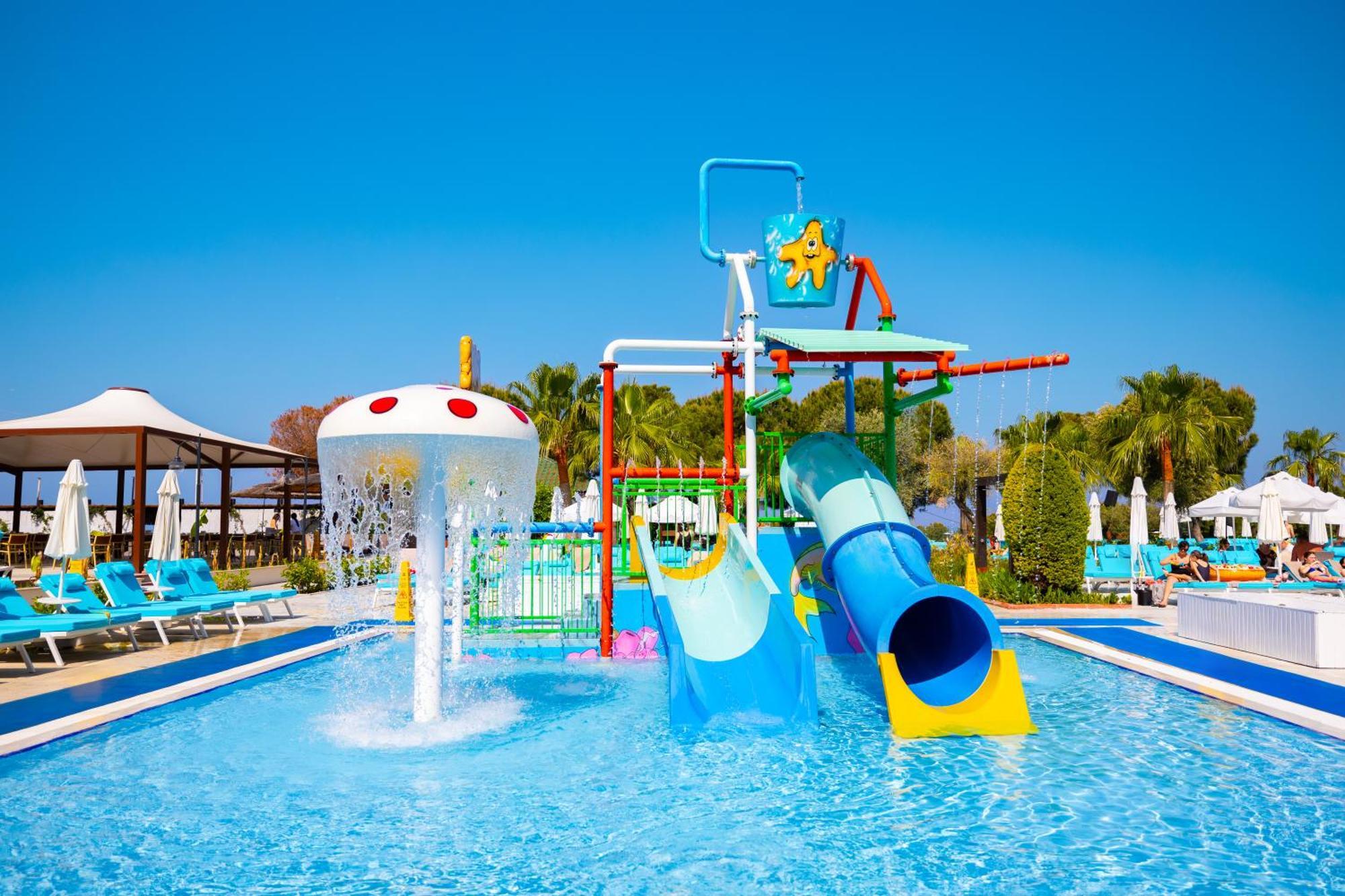 Ramada Resort Kusadasi & Golf Luaran gambar A water park in Turkey