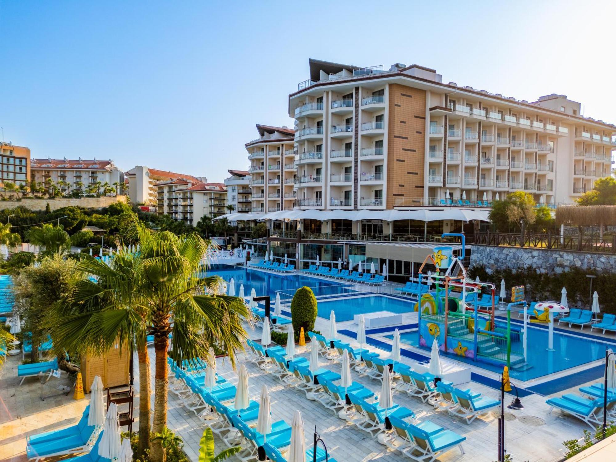 Ramada Resort Kusadasi & Golf Luaran gambar
