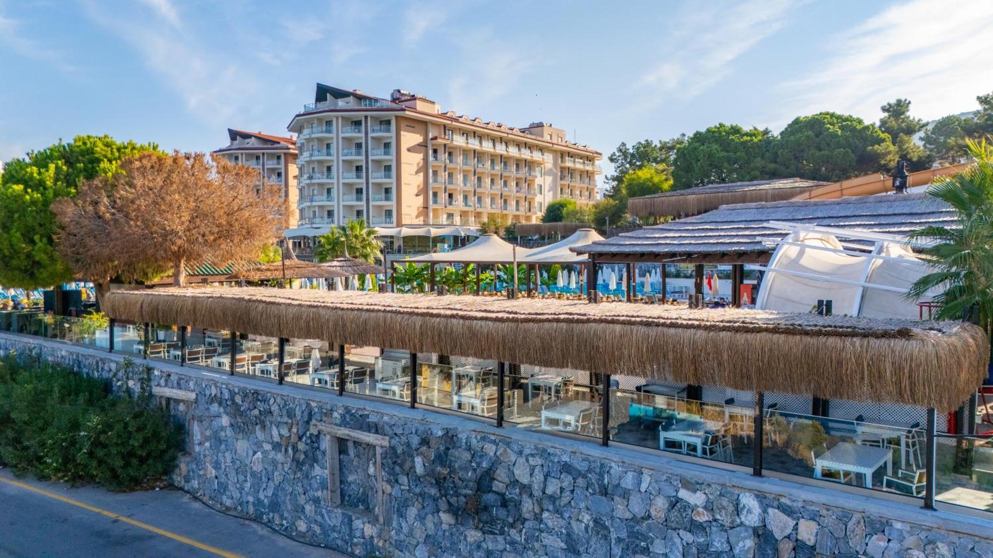 Ramada Resort Kusadasi & Golf Luaran gambar