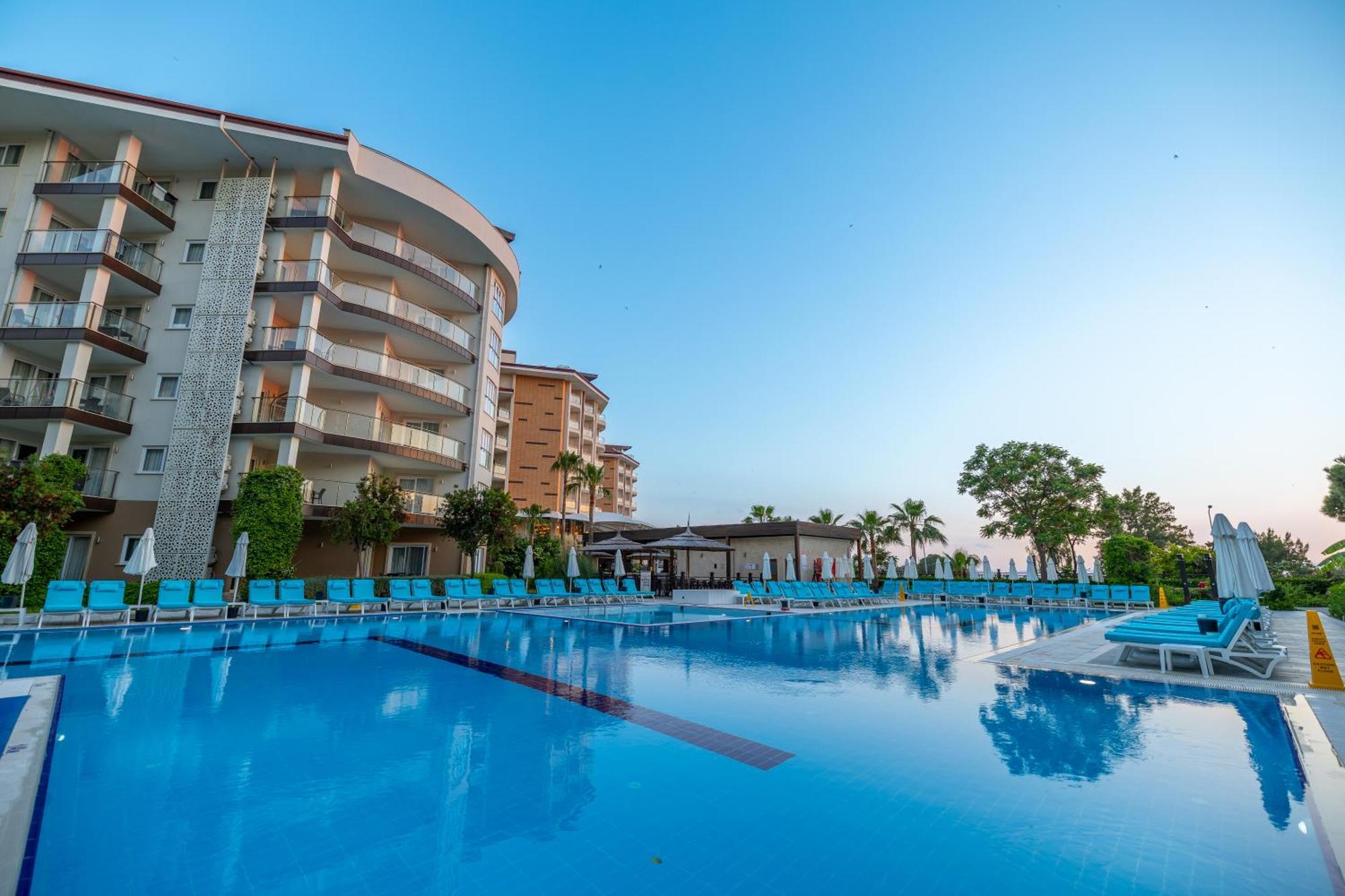 Ramada Resort Kusadasi & Golf Luaran gambar