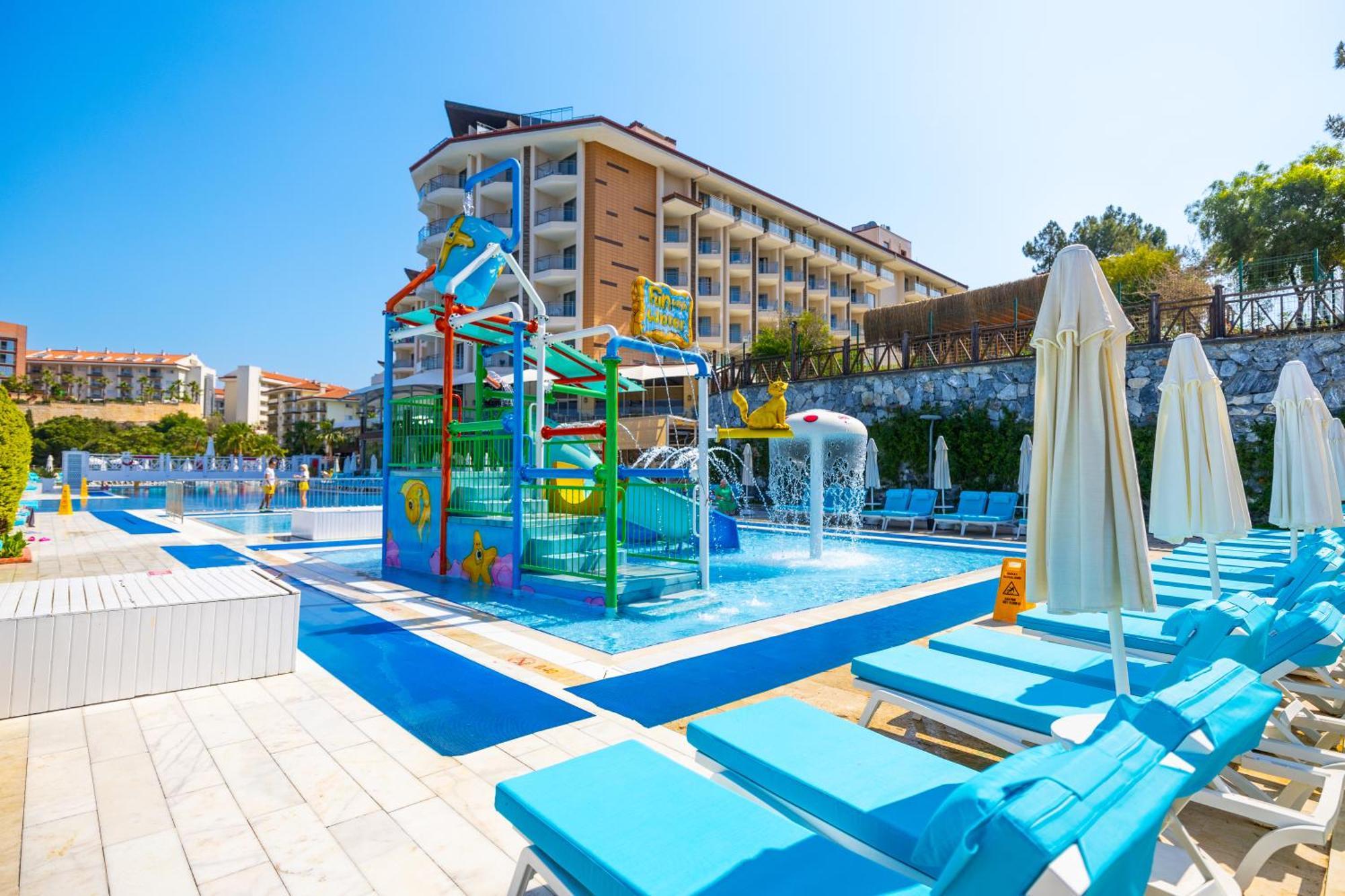 Ramada Resort Kusadasi & Golf Luaran gambar