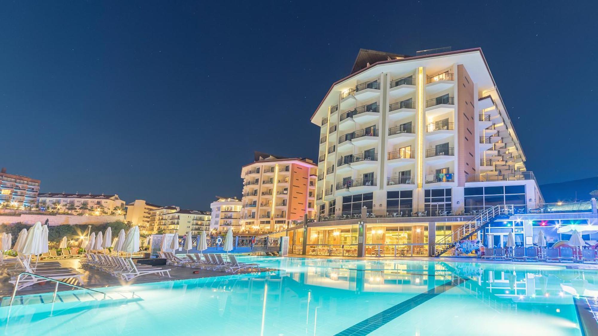 Ramada Resort Kusadasi & Golf Luaran gambar