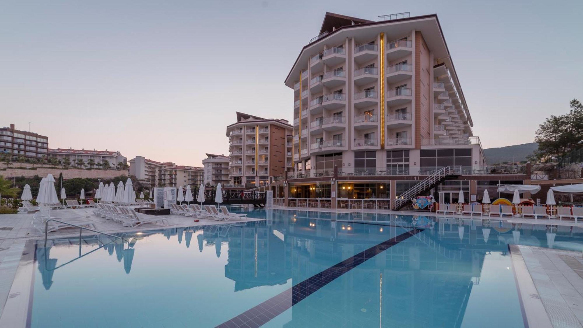 Ramada Resort Kusadasi & Golf Luaran gambar