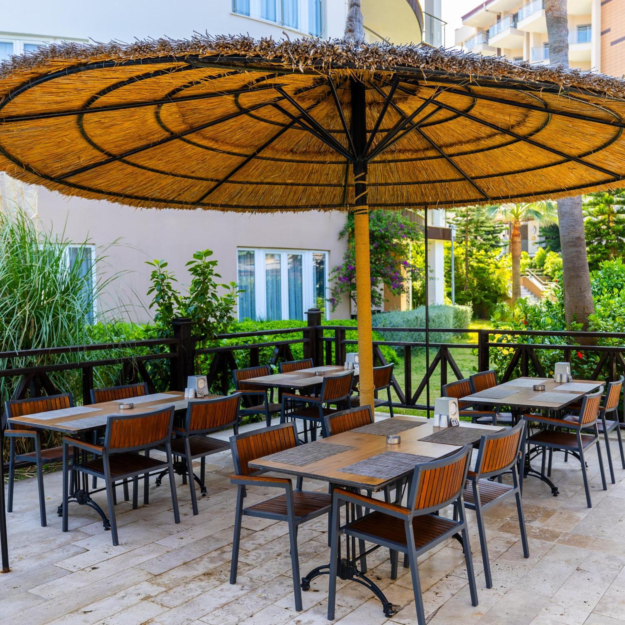 Ramada Resort Kusadasi & Golf Luaran gambar A restaurant in Turkey